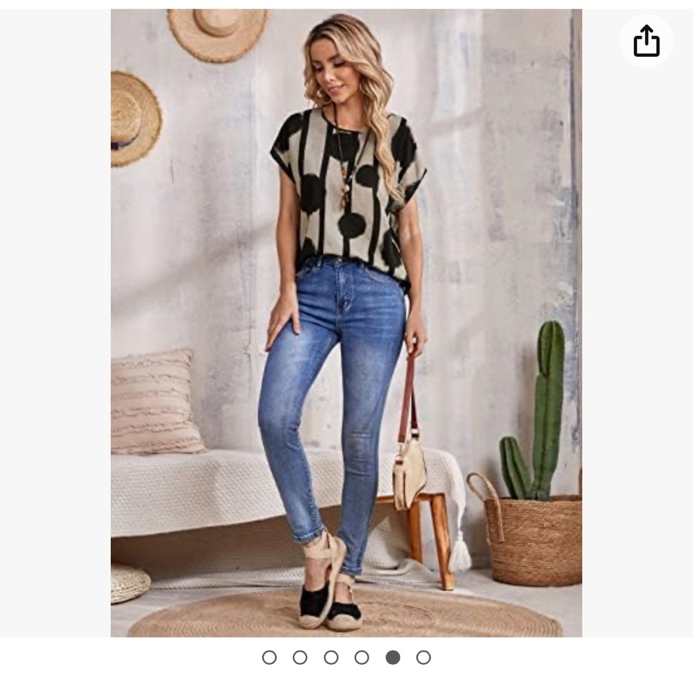 EMERY ROSE GRAPHIC PRINT BLOUSE - Picture 4 of 6